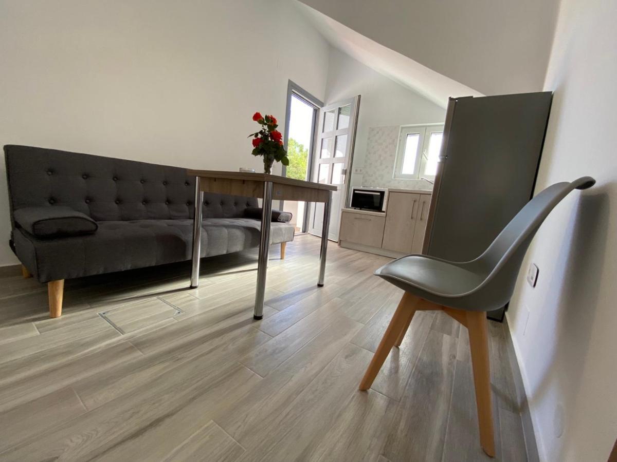 Ninemia Apartment Artemonas Bagian luar foto