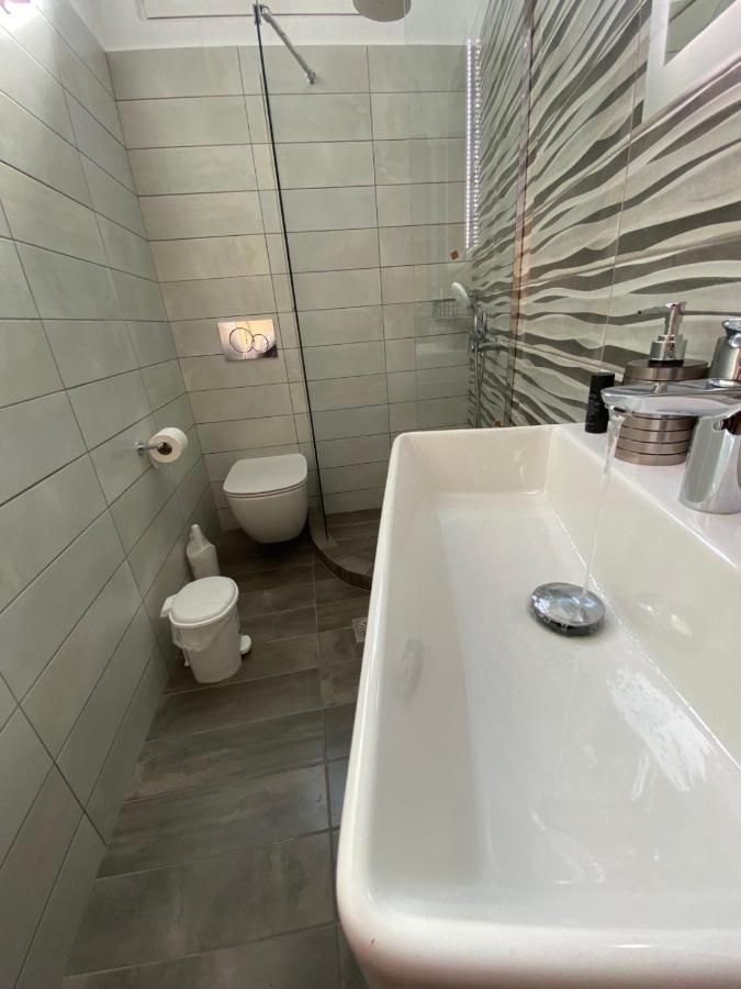 Ninemia Apartment Artemonas Bagian luar foto