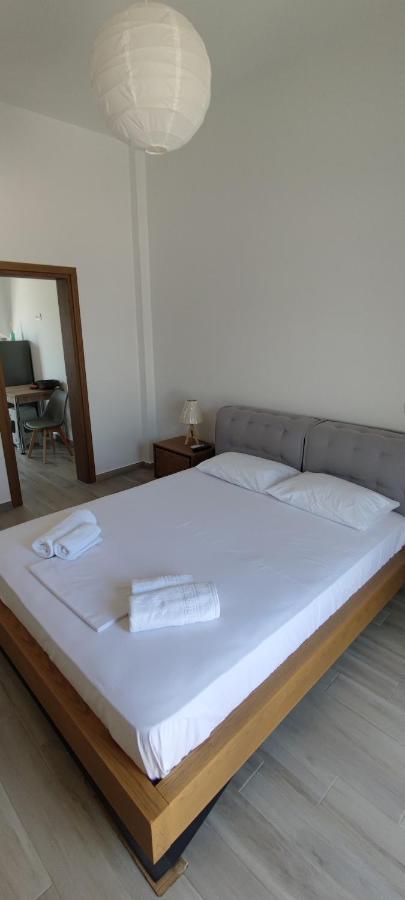 Ninemia Apartment Artemonas Bagian luar foto
